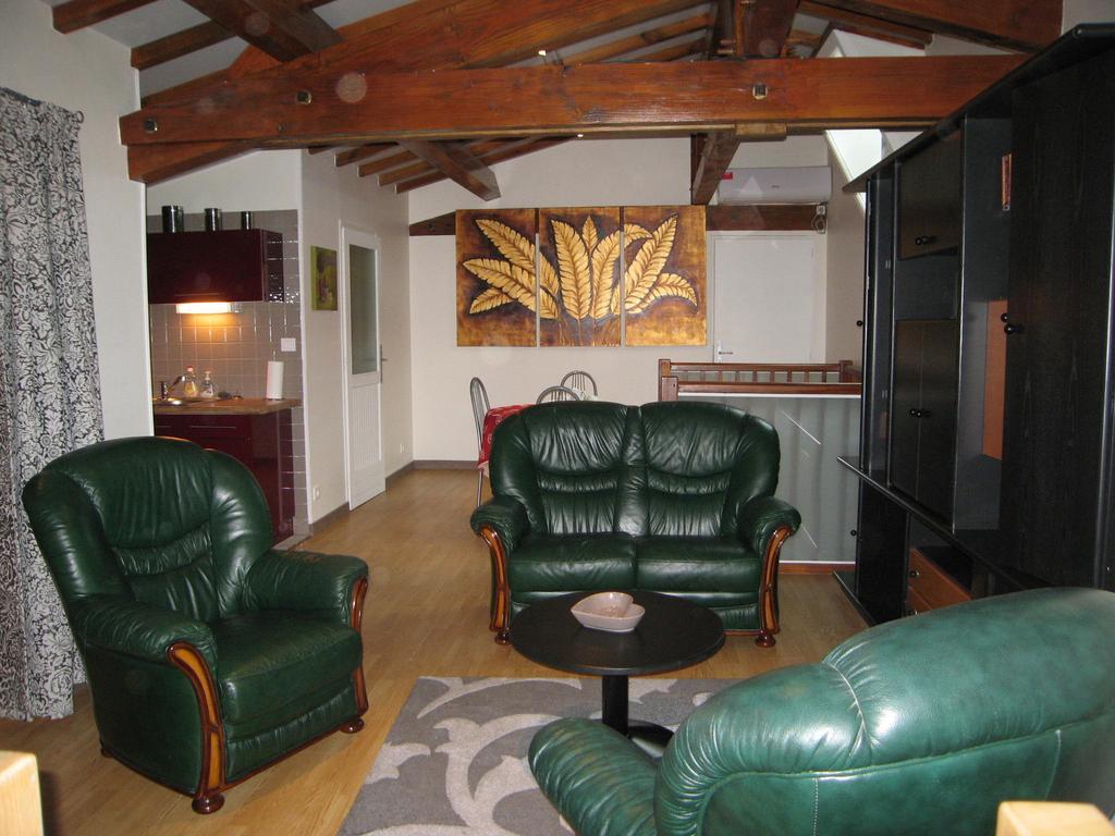 Faubourg St Jean Apartment Aubeterre-sur-Dronne Room photo