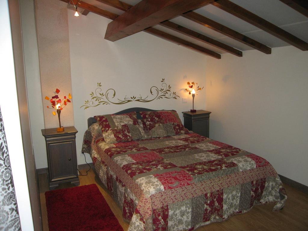 Faubourg St Jean Apartment Aubeterre-sur-Dronne Room photo