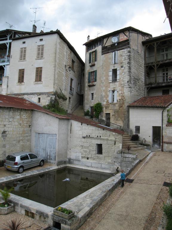 Faubourg St Jean Apartment Aubeterre-sur-Dronne Exterior photo